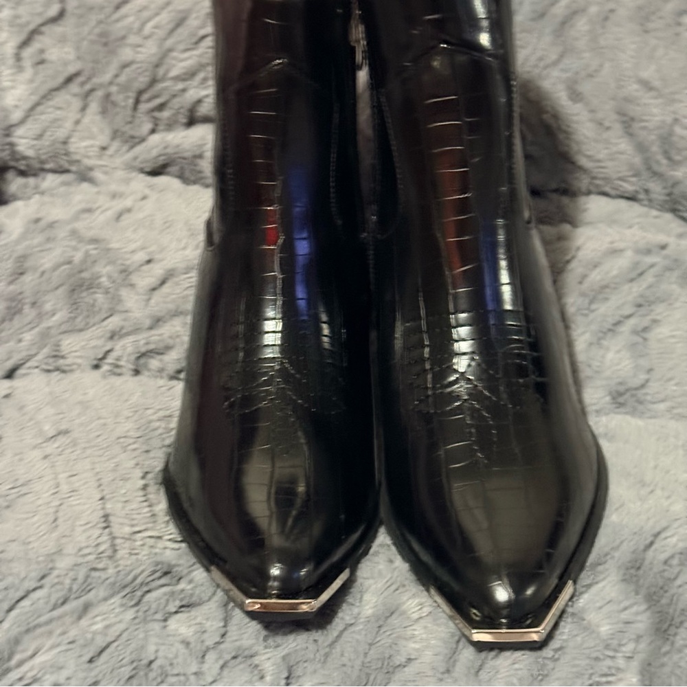 Elegant Black Croc-Embossed Heeled Boots